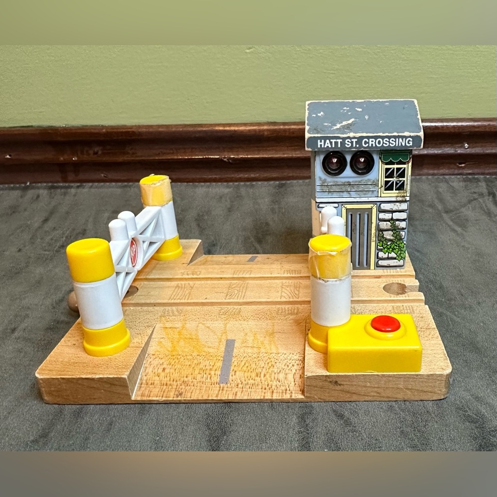 Thomas & Friends Wooden Railway Hatt St. Crossing